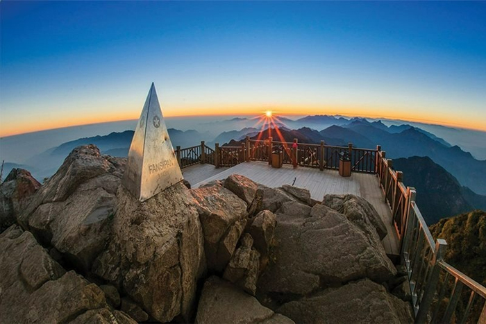 Le Fansipan est la plus haute montagne du Vietnam et de l’Indochine
