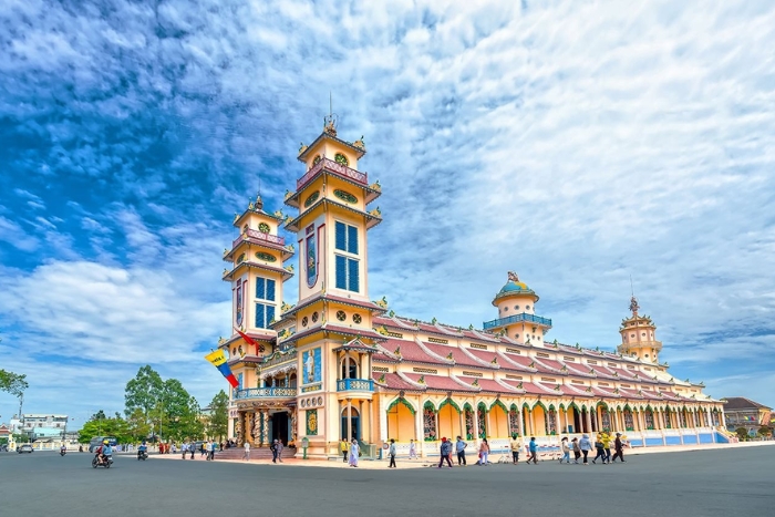 Saint-Siège de Tay Ninh est le centre spirituel le plus important du caodaïsme au Vietnam
